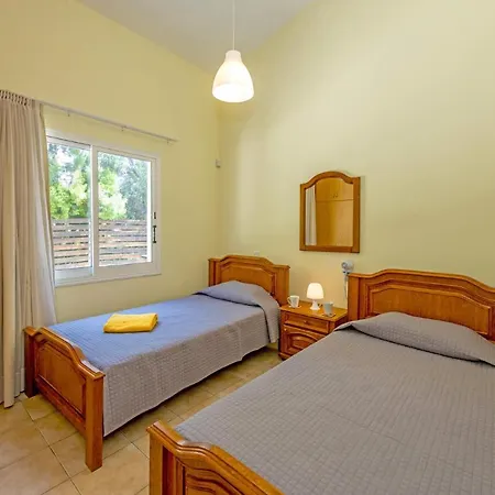 فيلة Kefalonitis By Plus *